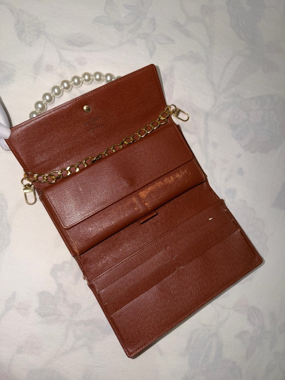 LOUIS VUITTON INTERNATIONAL WALLET - Picture 8 of 15